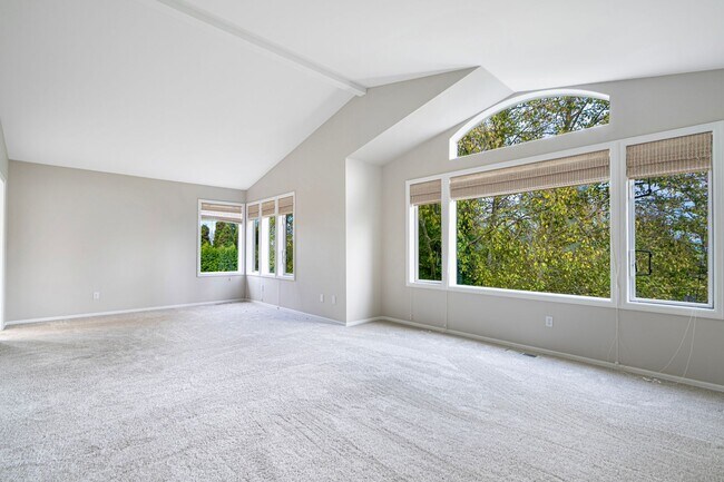 Building Photo - Spacious 5 Bedroom 3 Bath Home w/ 3-Car Garage and New Updates!