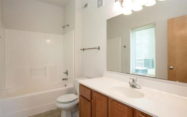 Building Photo - $1,395 | 2 Bedroom, 2 Bathroom Condo | Pet...