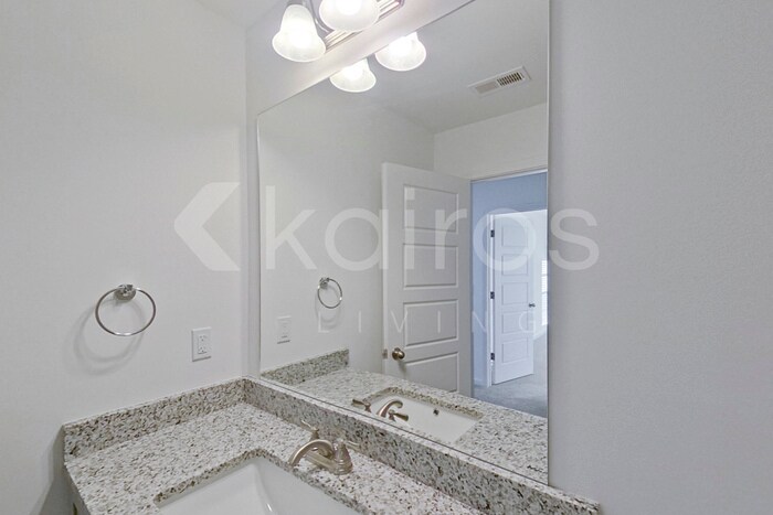 Building Photo - 118 English Oak Ln