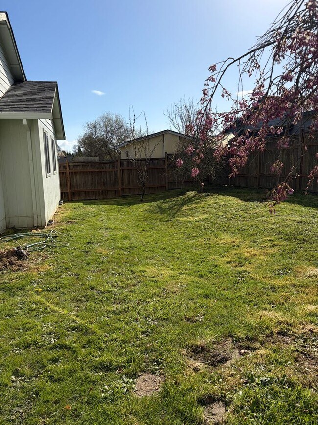Building Photo - Ranch Style Home in Carlton