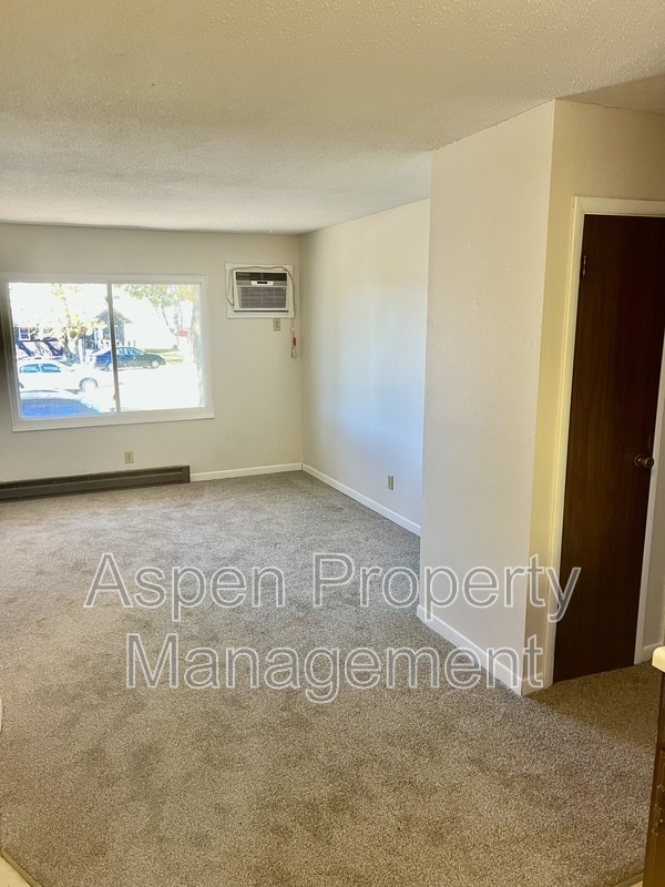 Building Photo - 2216 Piper Pl