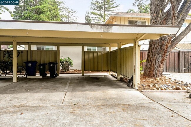 Building Photo - 412 Carrillo Ct