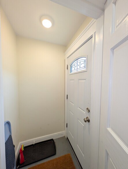 Building Photo - 7 Bonner Ave