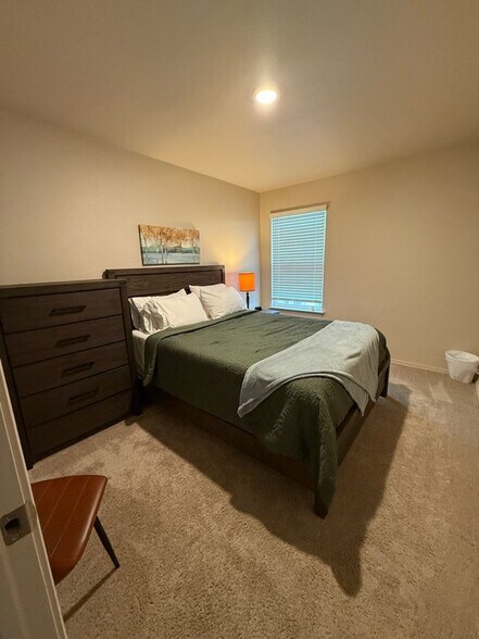 Building Photo - 1705 Clovis Dr