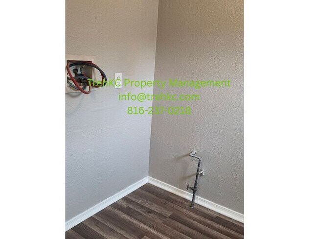 Building Photo - SPACIOUS 4-BEDROOM RANCH HOME FOR RENT!