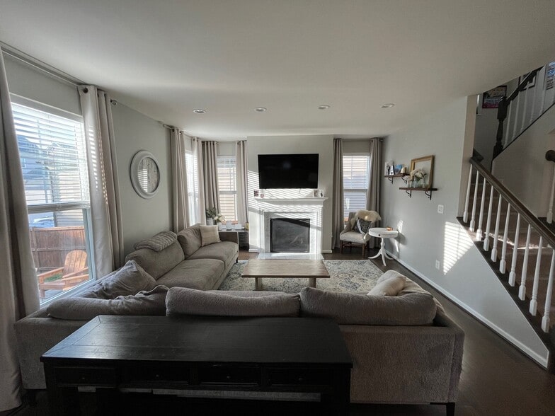 Building Photo - 277 Pear Blossom Rd