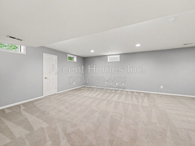 Building Photo - 6034 Sumner Rd