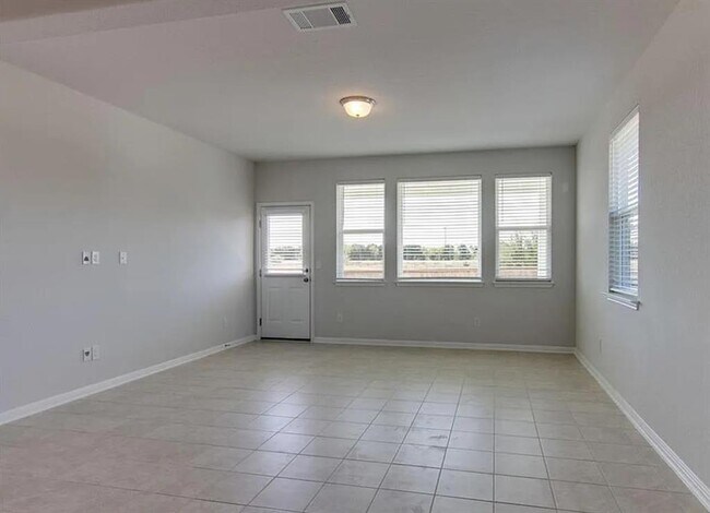 Building Photo - 240 La Escalera Dr