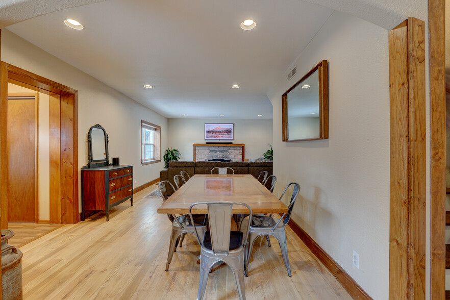 Dining & Livingroom - 3816 W Taft St