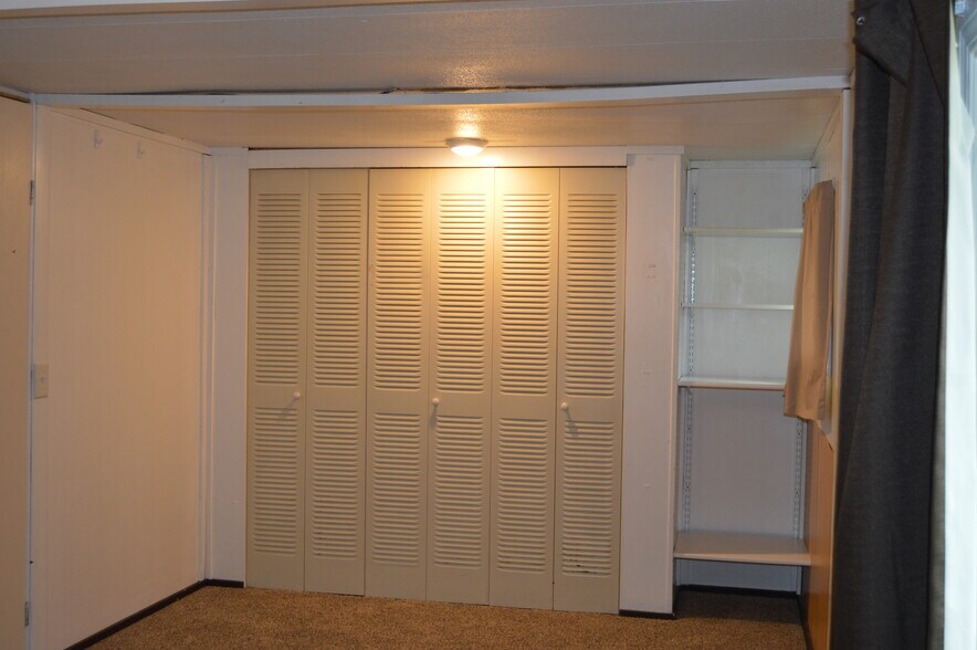 Building Photo - 3537 School Dr
