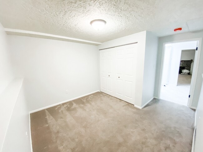Building Photo - 5033 Pineridge Ave