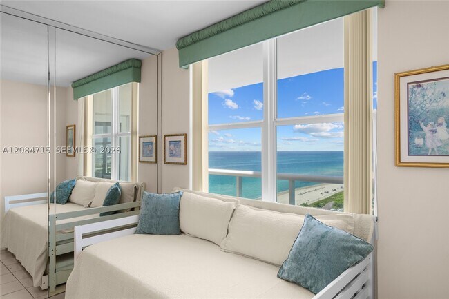 Building Photo - 5001 Collins Ave