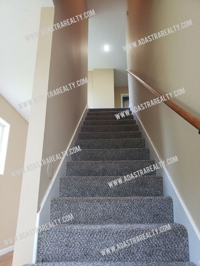 Building Photo - Spacious and Modern Duplex in North Olathe-Available NOW!!