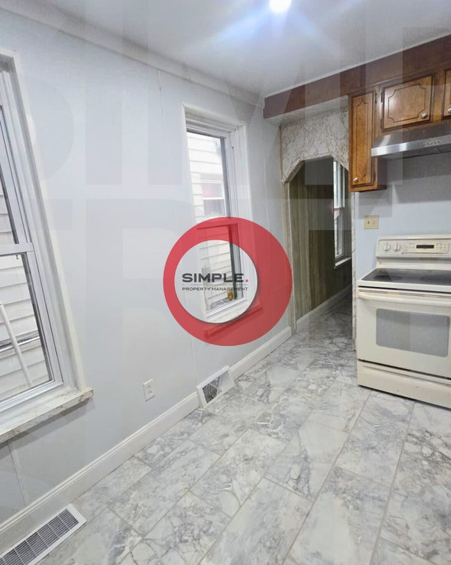 Building Photo - 5 Bedroom 1.5 bath house