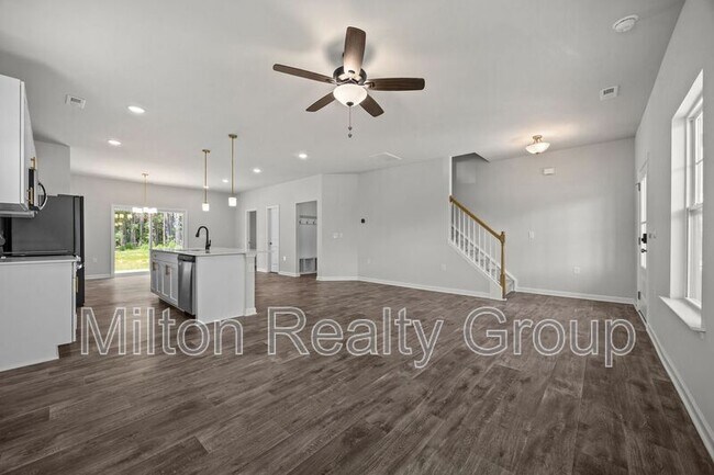 Building Photo - 200 Beacon Hl Rd
