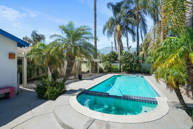 Building Photo - 7055 Avenida Leon