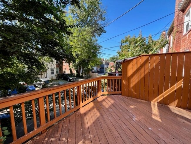 Building Photo - Great 4 BR 3 BA townhouse in great quiet s...