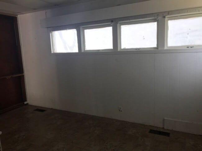 Building Photo - 303 W College St