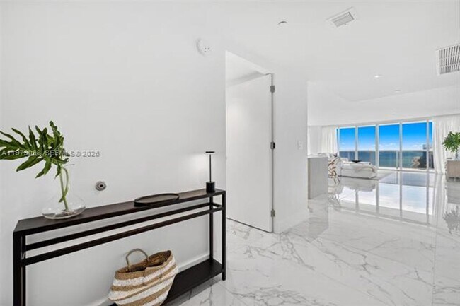 Building Photo - 1830 S Ocean Dr