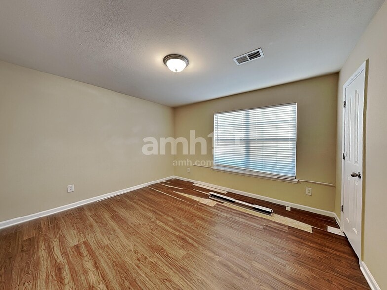 Building Photo - 2476 Ingleside Dr