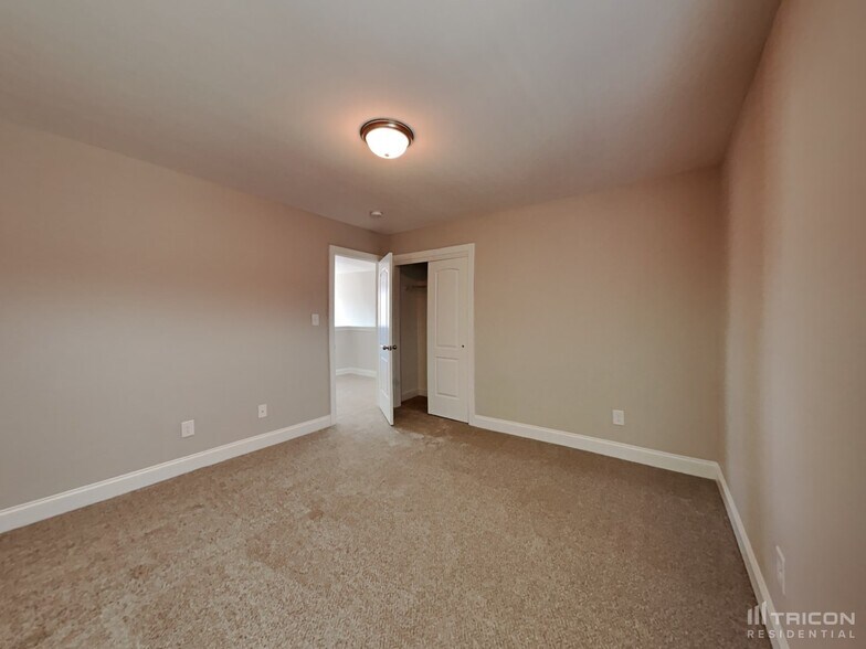 Building Photo - 2203 Wise Owl Dr