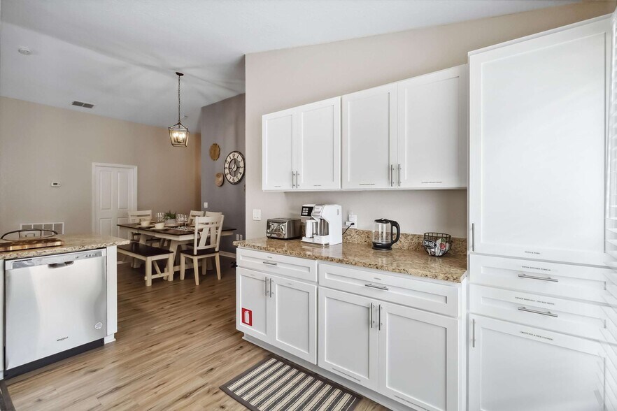 Bright and Airy Kitchen - 222 Reserve Dr