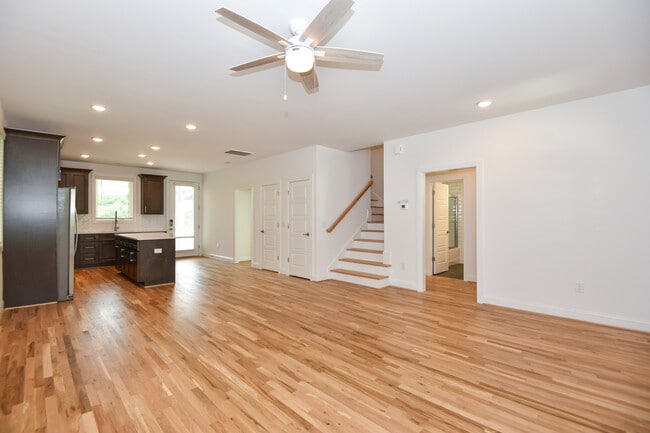 Building Photo - 1739 Crest Rd