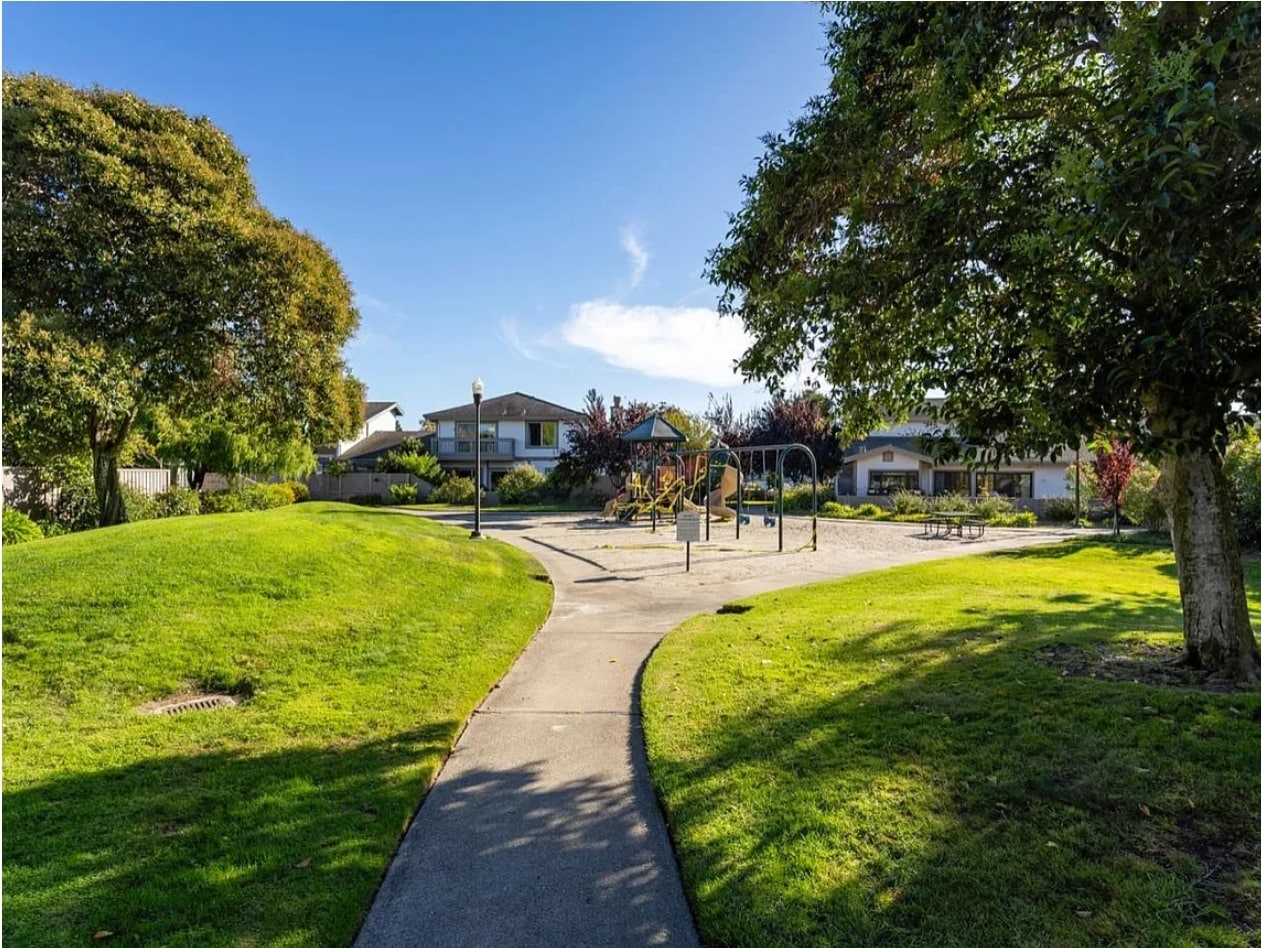 Access to two playgrounds - 769 Coronado Lane