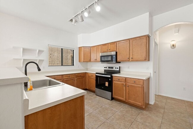 Building Photo - 3 Bedroom Home Located in Sycamore Park