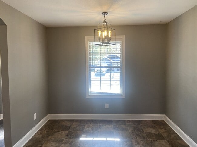 Building Photo - Sweet 3 bed 2 bath.  No Backyard Neighbors.