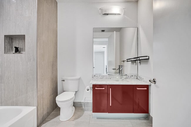 Building Photo - 365 SE 6th Ave