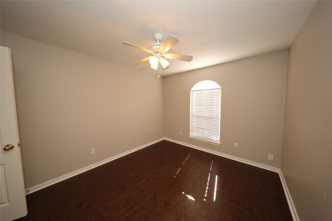Building Photo - 5539 Mountain Forest Dr