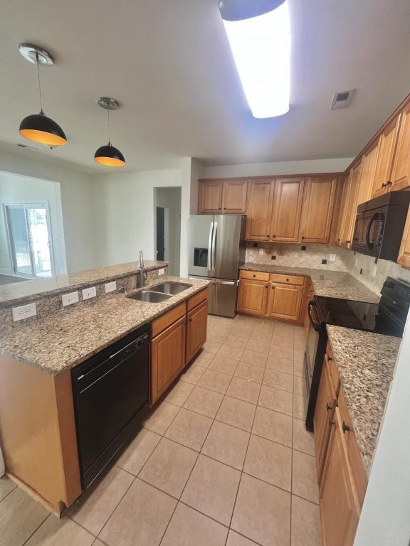 Building Photo - 425 Tiburon Dr