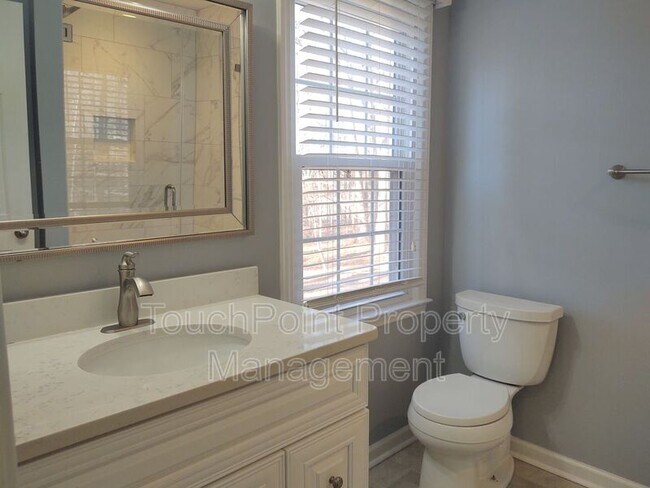 Building Photo - 224 Raintree Dr