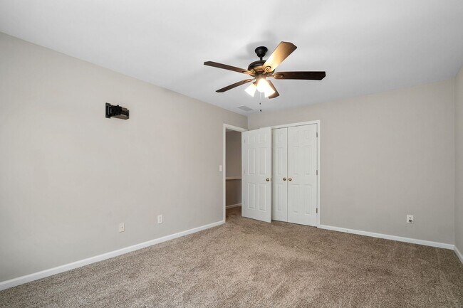 Building Photo - Spacious 4-Bedroom Two-Story Home in Dunwo...