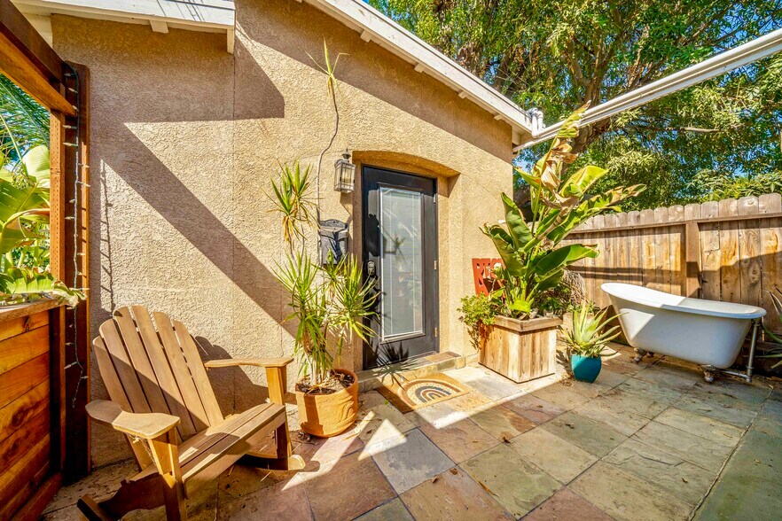 Building Photo - 7851 Texhoma Ave