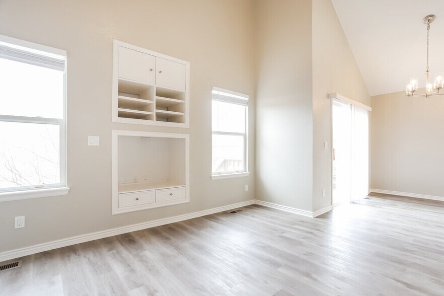 Building Photo - 12525 S Beaver Creek Way