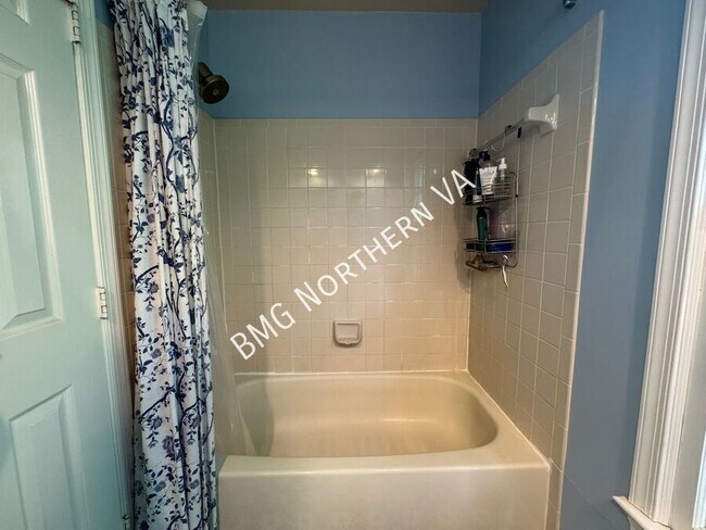 Building Photo - 10205 Daylily Ct