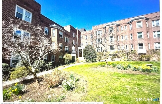 Building Photo - 70 Strawberry Hill Ave