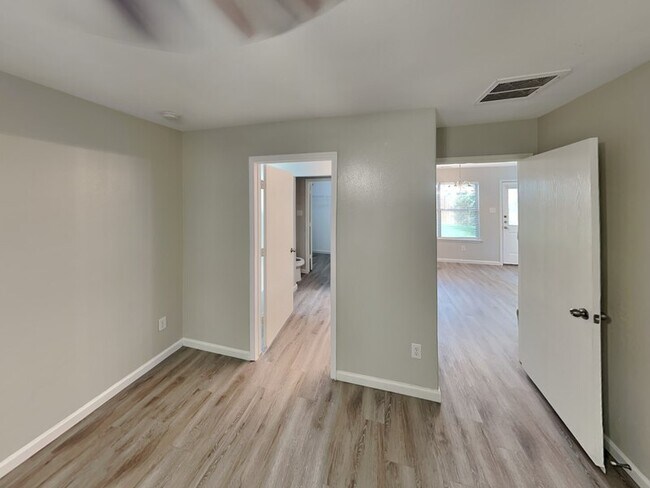 Building Photo - 12806 Boris Cove Trail