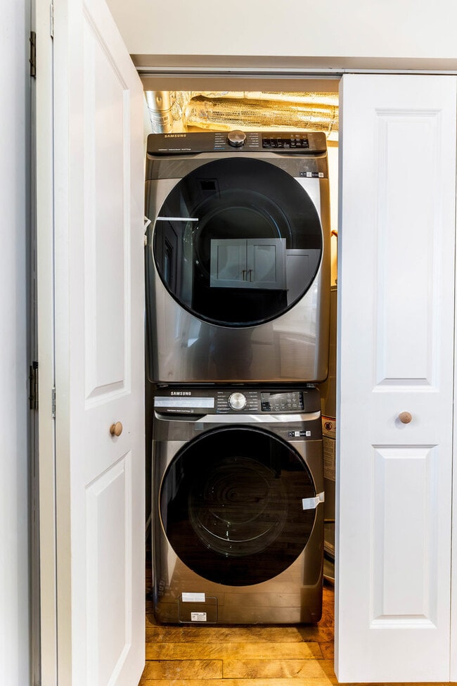 Building Photo - 18 S Austin Blvd