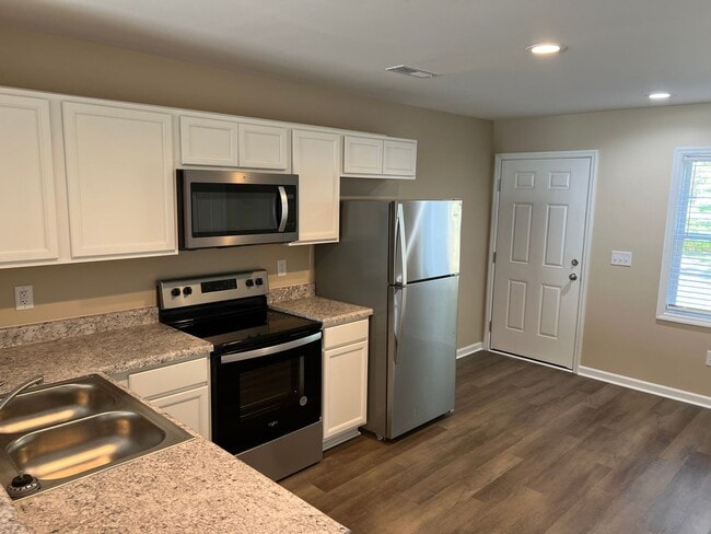 Building Photo - Nice 2 bedroom, 2 bath Duplex