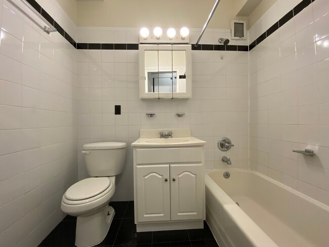Interior Photo - Lexington Towers