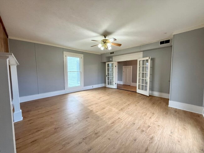 Building Photo - 927 E Mt Vernon St