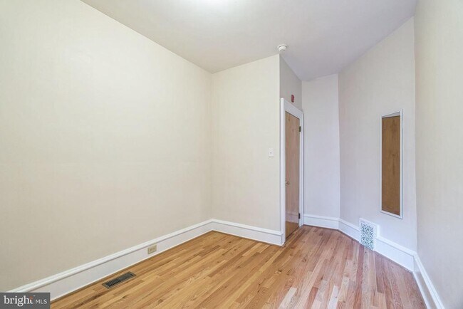 Building Photo - 257 S 21st St