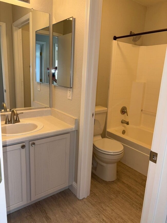Building Photo - Charming 3 Bedroom, 2 Bath Home in Peacefu...