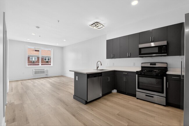 Building Photo - 43-45-45 W 32nd St