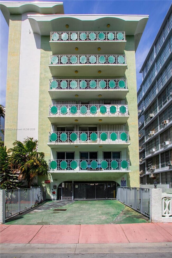 Primary Photo - 1732 Meridian Ave