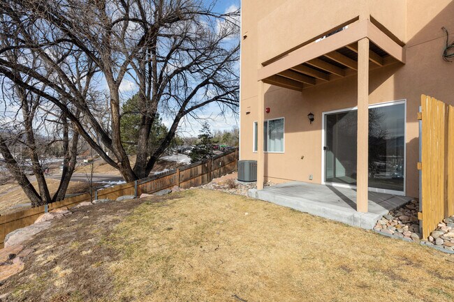 Building Photo - 2220 E La Salle St