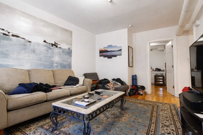 Building Photo - 25 Glenville Ave